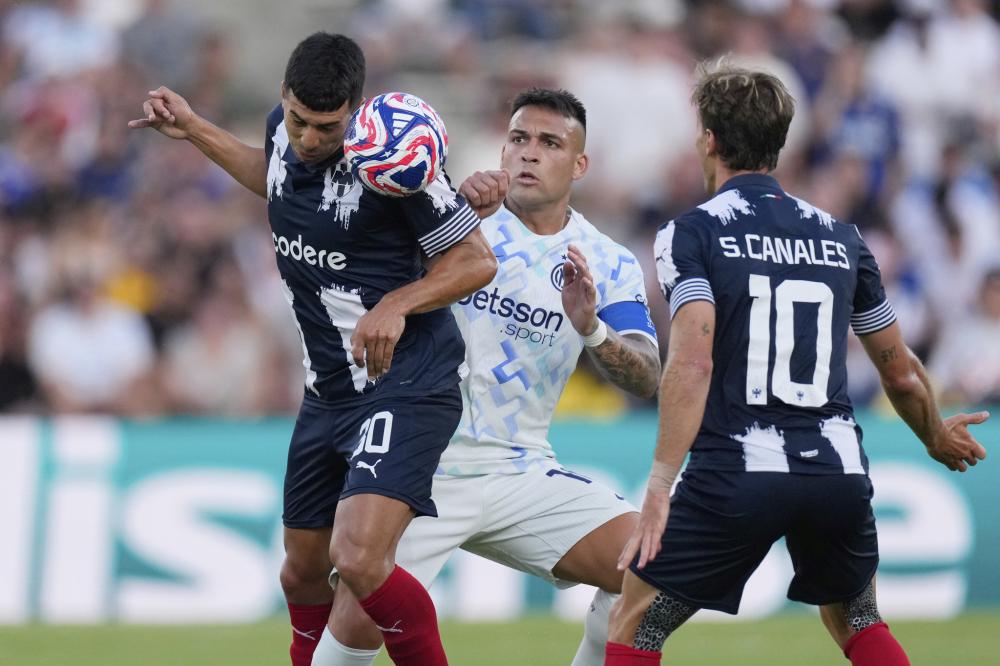 杰伦·约翰逊30+12+12助老鹰终结连败，首次连场三双