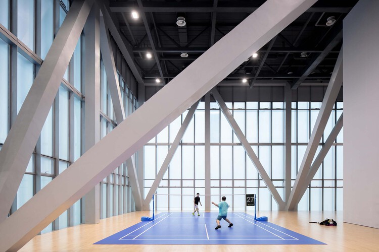 真要走了？孙兴慜在赛后领奖前多次拒绝佩戴队长袖标